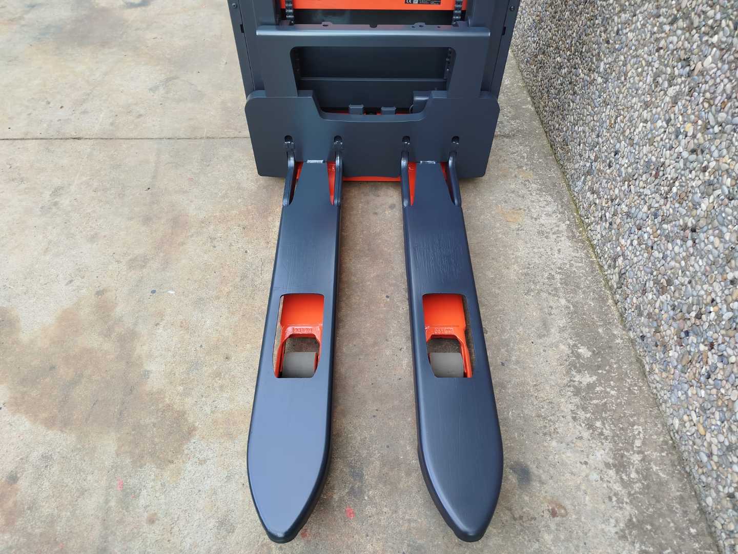 Used Forklift Linde L14 Balstdakšu krautņotājs ar dīseli (Image 6) Used Forklift Linde L14 Balstdakšu krautņotājs ar dīseli (Image 6)