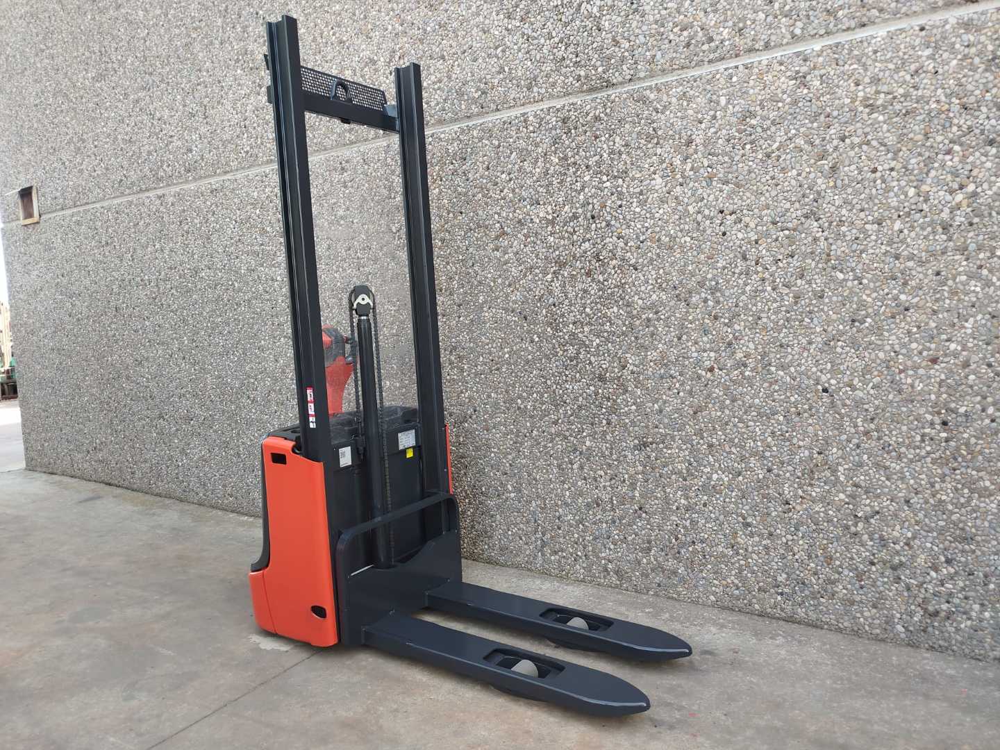 Used Forklift Linde L10B Li-ion Balstdakšu krautņotājs ar dīseli (Image 3)
