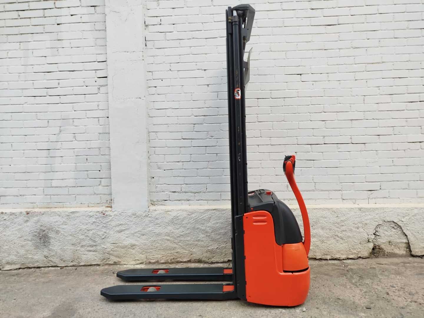 Used Forklift Linde L10 Balstdakšu krautņotājs ar dīseli (Image 2) Used Forklift Linde L10 Balstdakšu krautņotājs ar dīseli (Image 2)