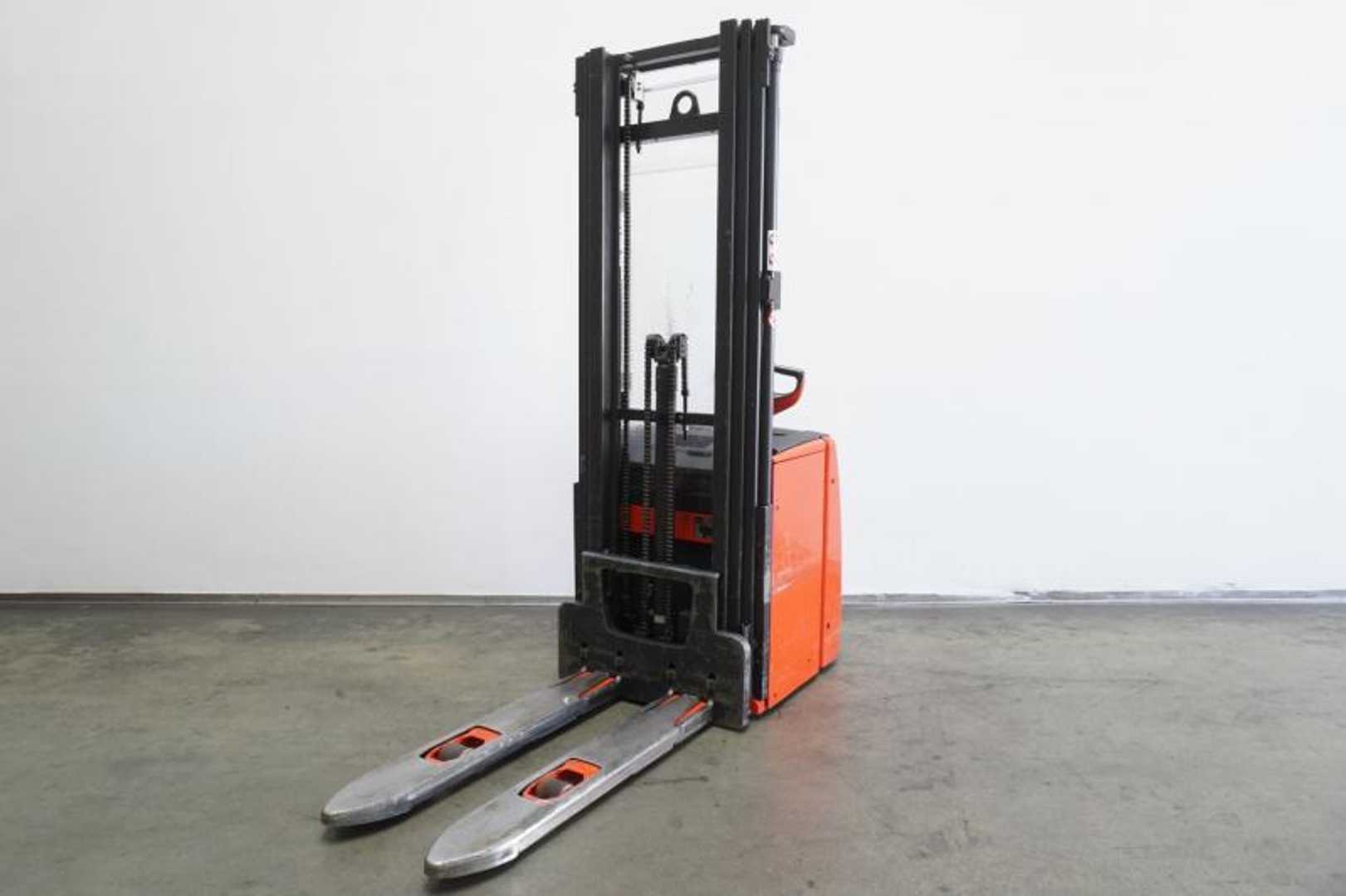 Used Forklift Linde L 16 1173 Balstdakšu krautņotājs ar dīseli (Image 2) Used Forklift Linde L 16 1173 Balstdakšu krautņotājs ar dīseli (Image 2)