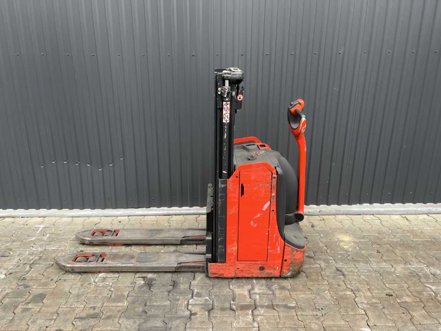 Used Forklift Linde D08 Balstdakšu krautņotājs ar dīseli (Image 2) Used Forklift Linde D08 Balstdakšu krautņotājs ar dīseli (Image 2)
