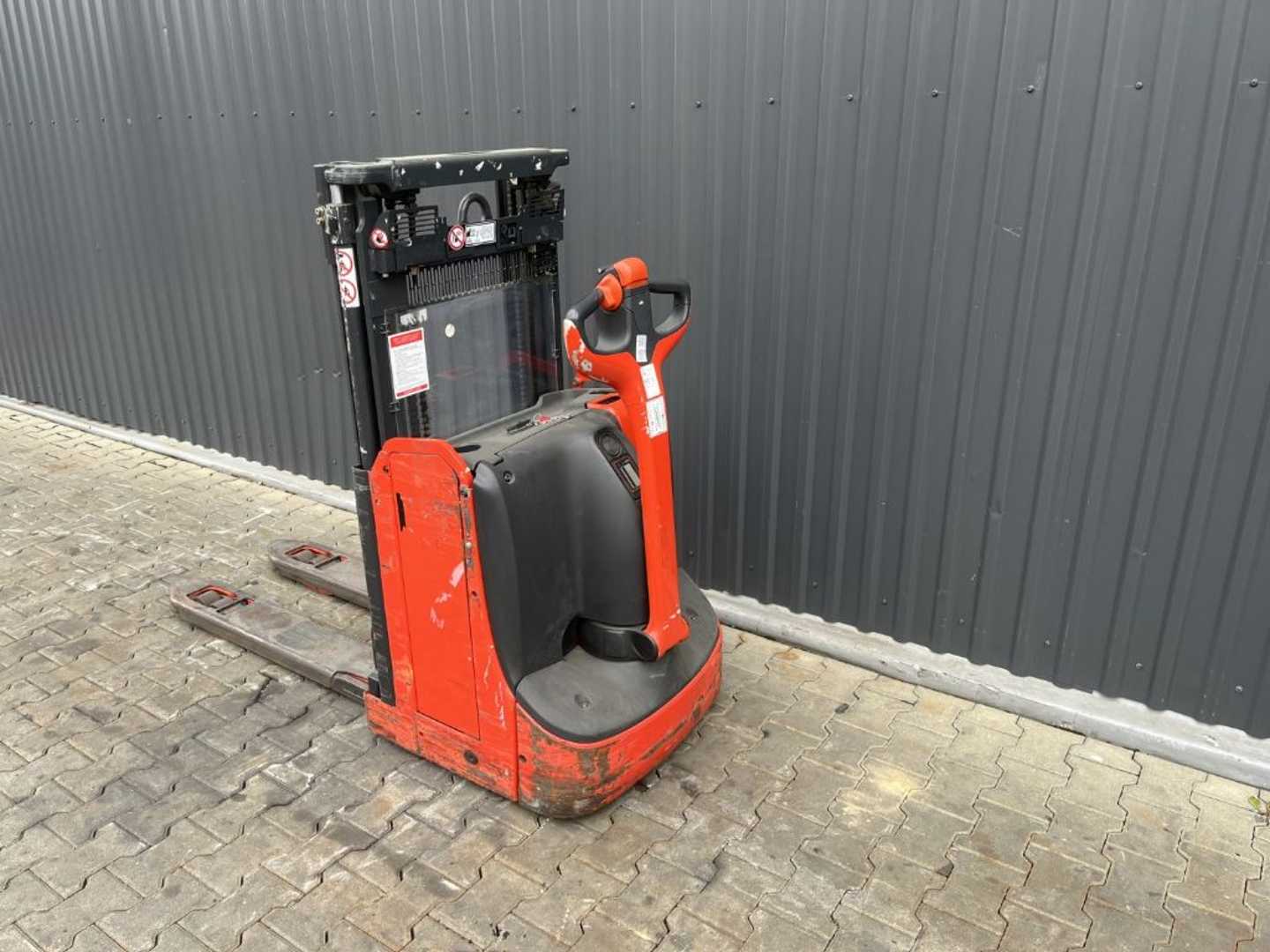 Used Forklift Linde D08 Balstdakšu krautņotājs ar dīseli (Image 3) Used Forklift Linde D08 Balstdakšu krautņotājs ar dīseli (Image 3)