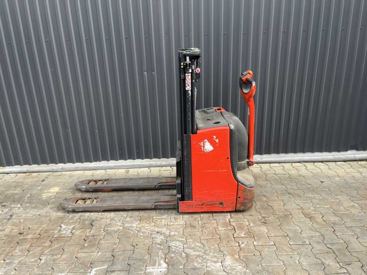 Used Forklift Linde D08 Balstdakšu krautņotājs ar dīseli (Image 2) Used Forklift Linde D08 Balstdakšu krautņotājs ar dīseli (Image 2)