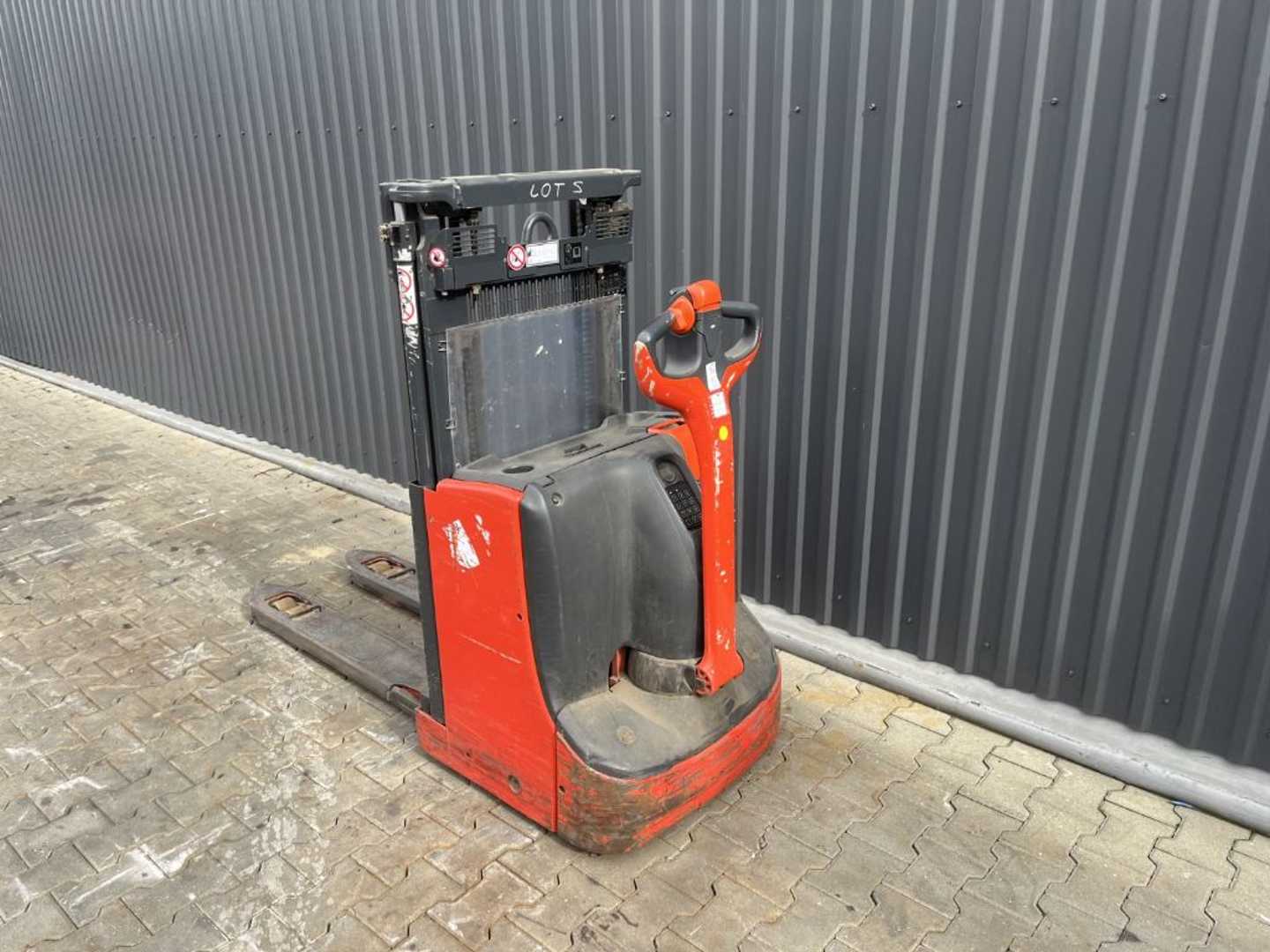 Used Forklift Linde D08 Balstdakšu krautņotājs ar dīseli (Image 3) Used Forklift Linde D08 Balstdakšu krautņotājs ar dīseli (Image 3)