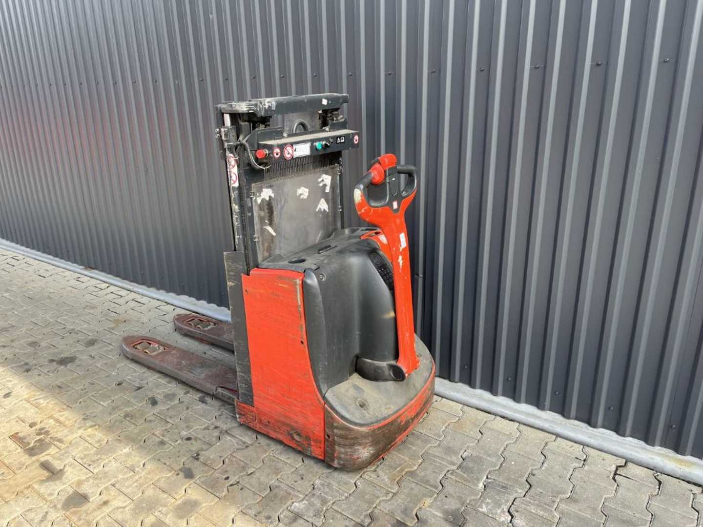 Used Forklift Linde D08 Balstdakšu krautņotājs ar dīseli (Image 3) Used Forklift Linde D08 Balstdakšu krautņotājs ar dīseli (Image 3)