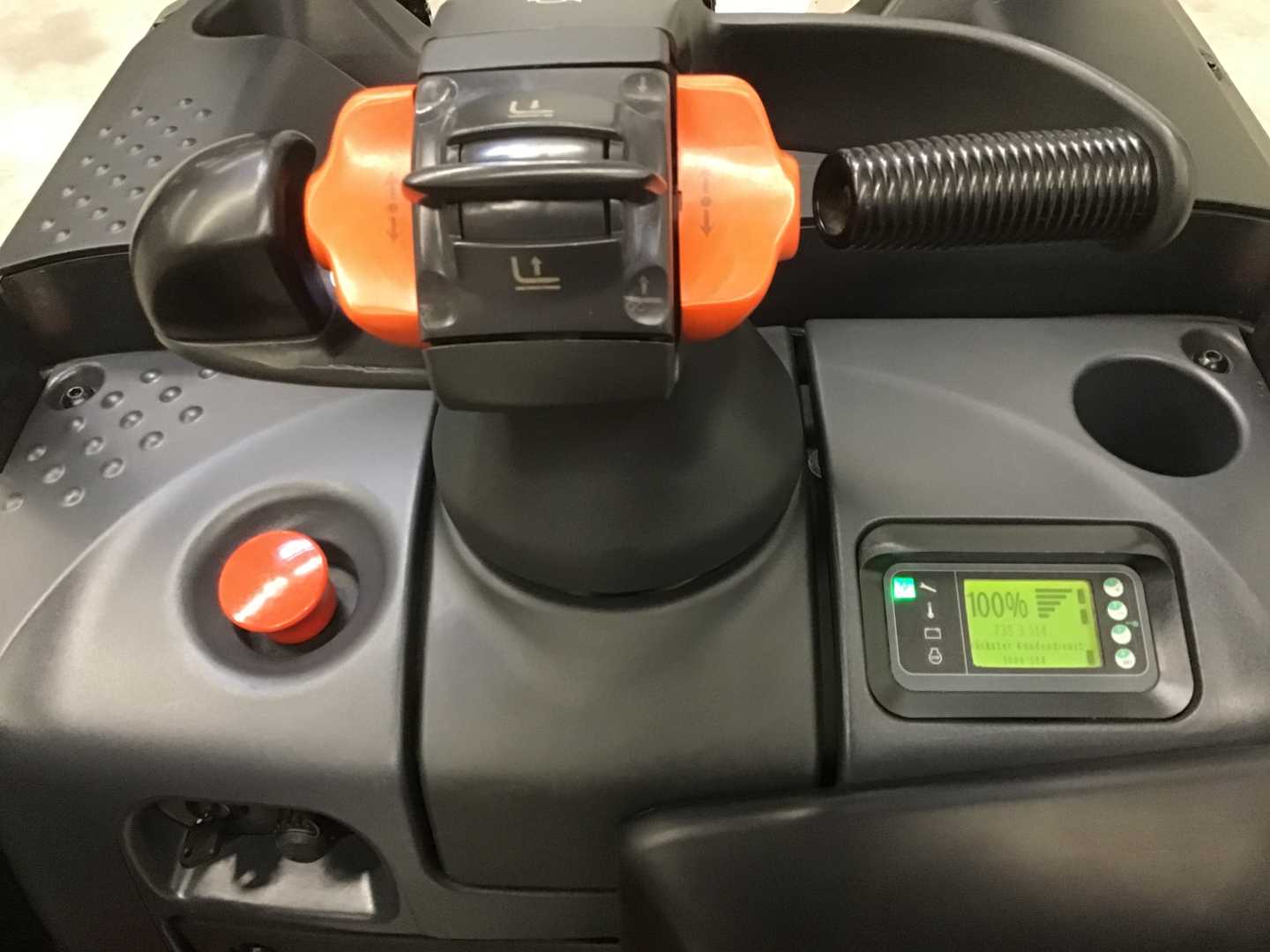 Used Forklift Linde D14SP Balstdakšu krautņotājs ar dīseli (Image 4) Used Forklift Linde D14SP Balstdakšu krautņotājs ar dīseli (Image 4)