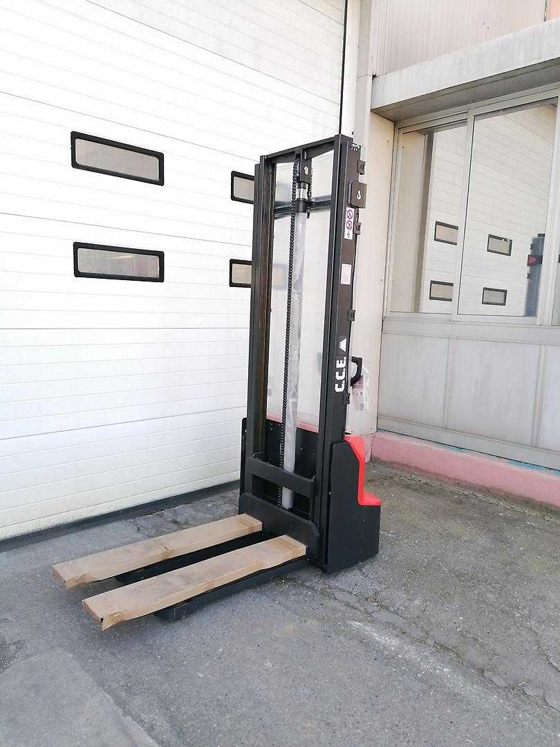 Used Forklift Noblelift PSE12B Balstdakšu krautņotājs ar dīseli (Image 4) Used Forklift Noblelift PSE12B Balstdakšu krautņotājs ar dīseli (Image 4)