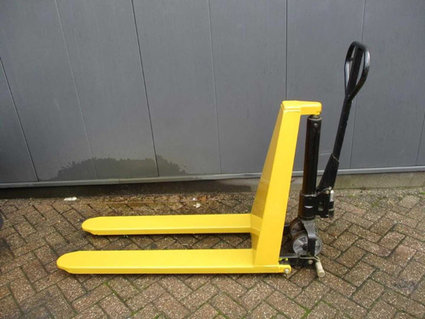 Used Forklift Other Totallifter Scissorlift Balstdakšu krautņotājs ar dīseli (Image 1) Used Forklift Other Totallifter Scissorlift Balstdakšu krautņotājs ar dīseli (Image 1)