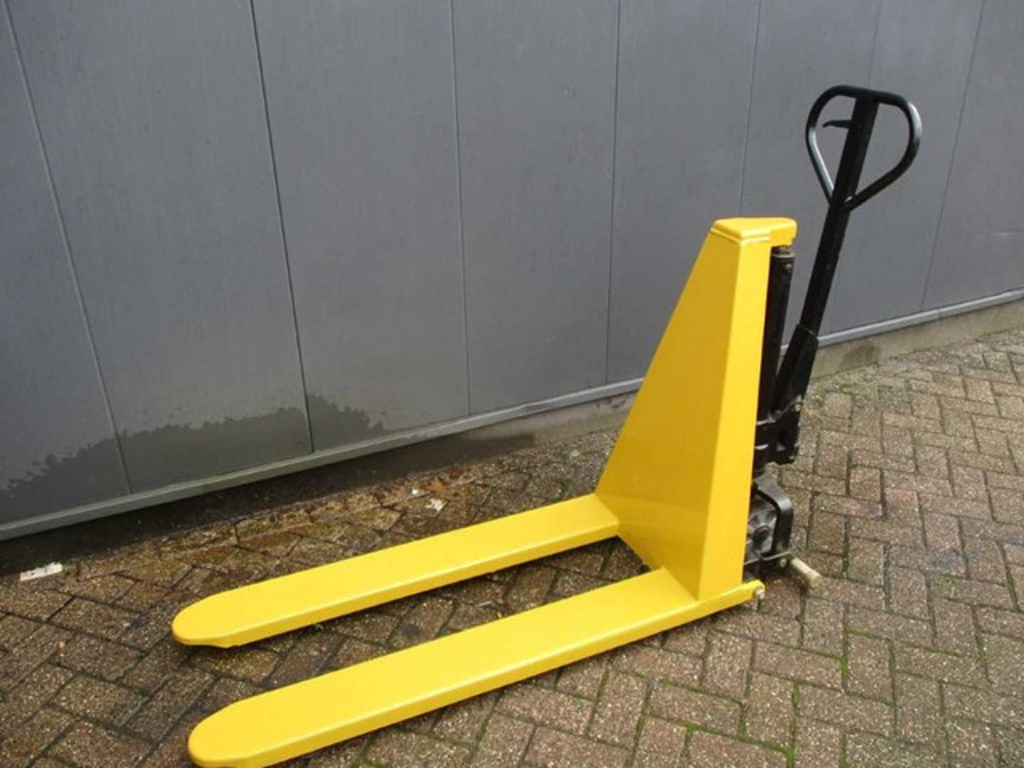 Used Forklift Other Totallifter Scissorlift Balstdakšu krautņotājs ar dīseli (Image 2) Used Forklift Other Totallifter Scissorlift Balstdakšu krautņotājs ar dīseli (Image 2)