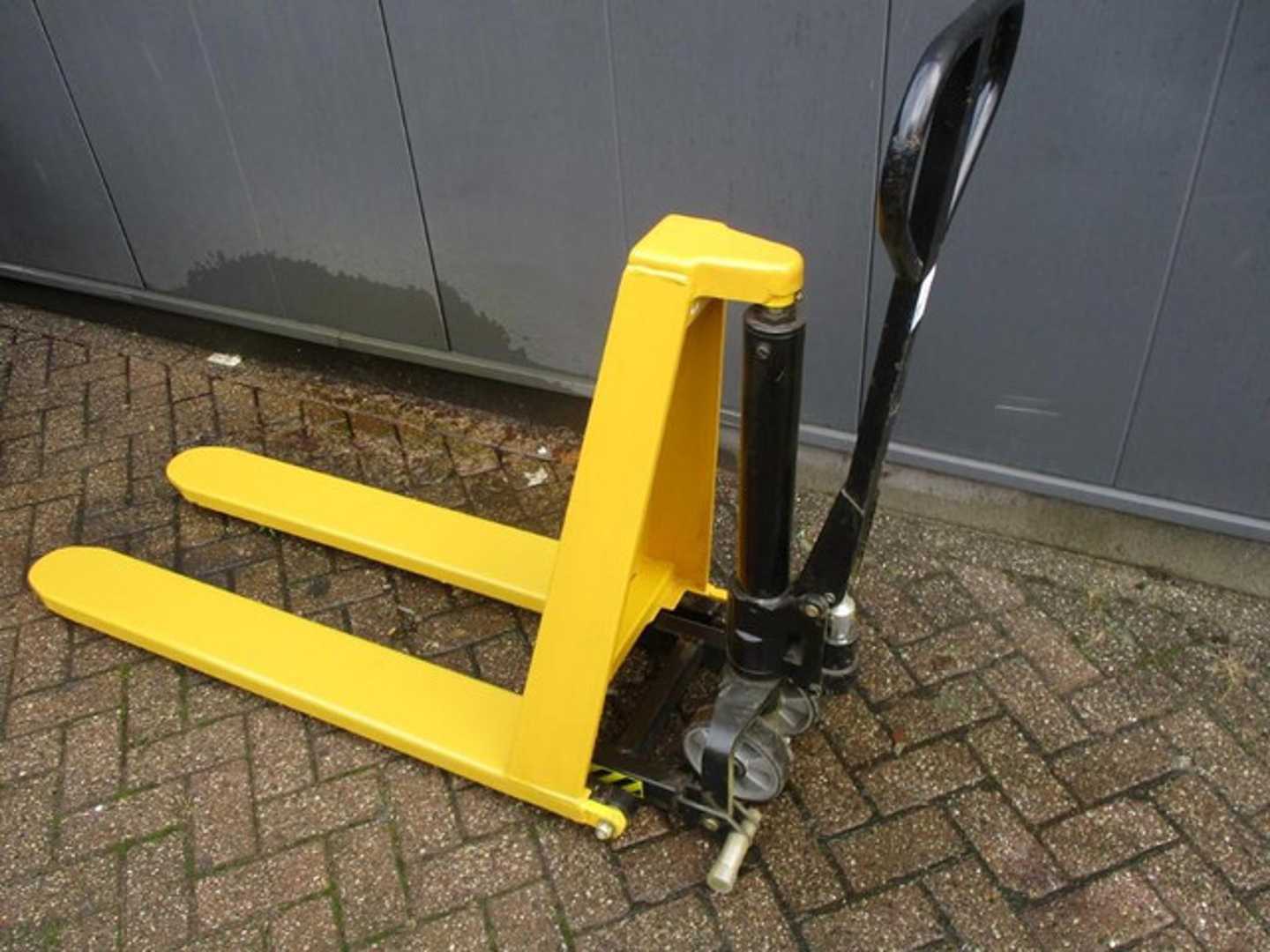 Used Forklift Other Totallifter Scissorlift Balstdakšu krautņotājs ar dīseli (Image 3) Used Forklift Other Totallifter Scissorlift Balstdakšu krautņotājs ar dīseli (Image 3)