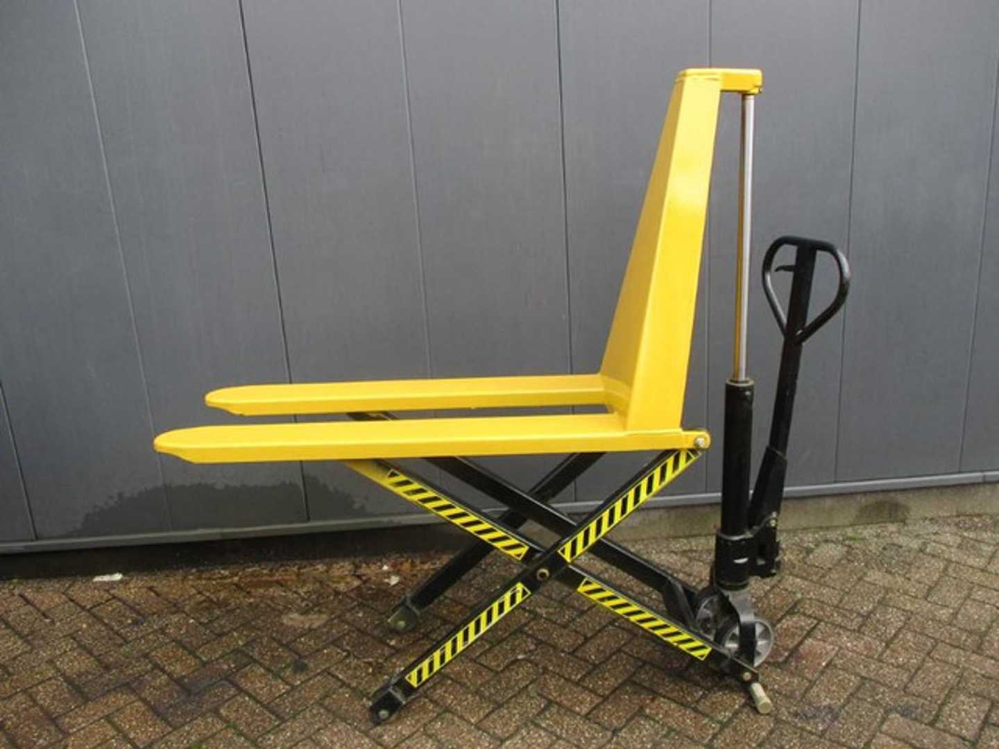 Used Forklift Other Totallifter Scissorlift Balstdakšu krautņotājs ar dīseli (Image 6) Used Forklift Other Totallifter Scissorlift Balstdakšu krautņotājs ar dīseli (Image 6)