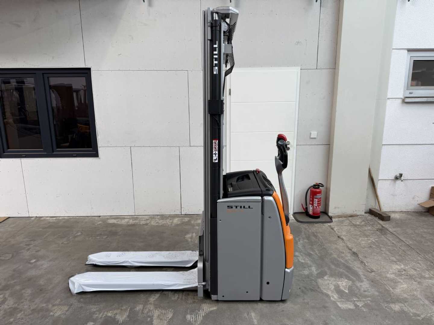 Used Forklift STILL EXV 16 / 2436 Std. / Akku NEU Balstdakšu krautņotājs ar dīseli (Image 1)