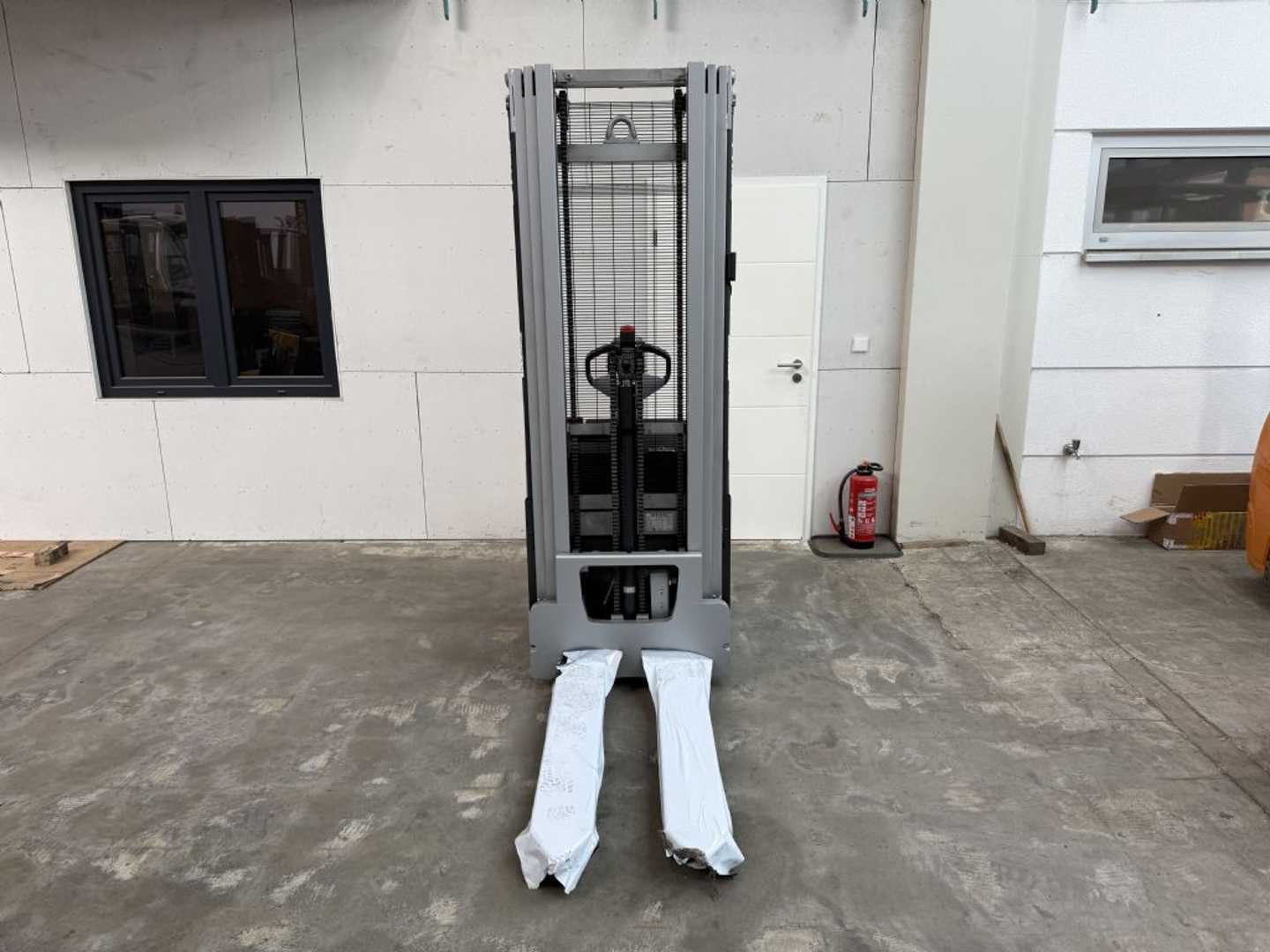 Used Forklift STILL EXV 16 / 2436 Std. / Akku NEU Balstdakšu krautņotājs ar dīseli (Image 3)