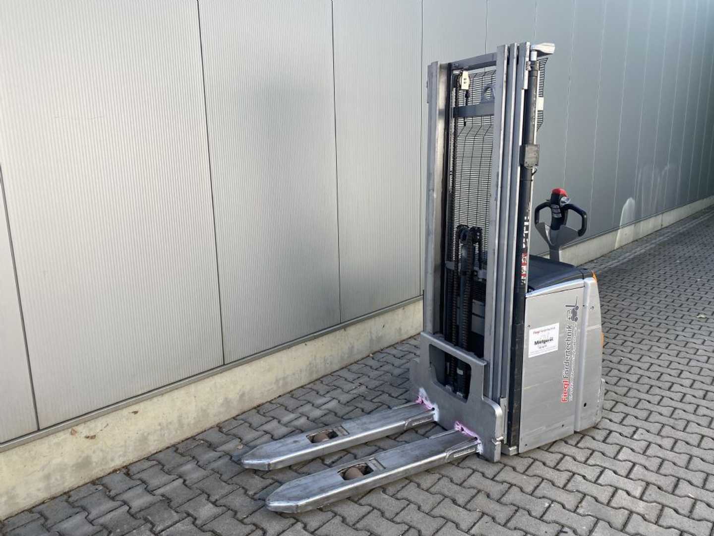 Used Forklift STILL EXV14 Balstdakšu krautņotājs ar dīseli (Image 3) Used Forklift STILL EXV14 Balstdakšu krautņotājs ar dīseli (Image 3)
