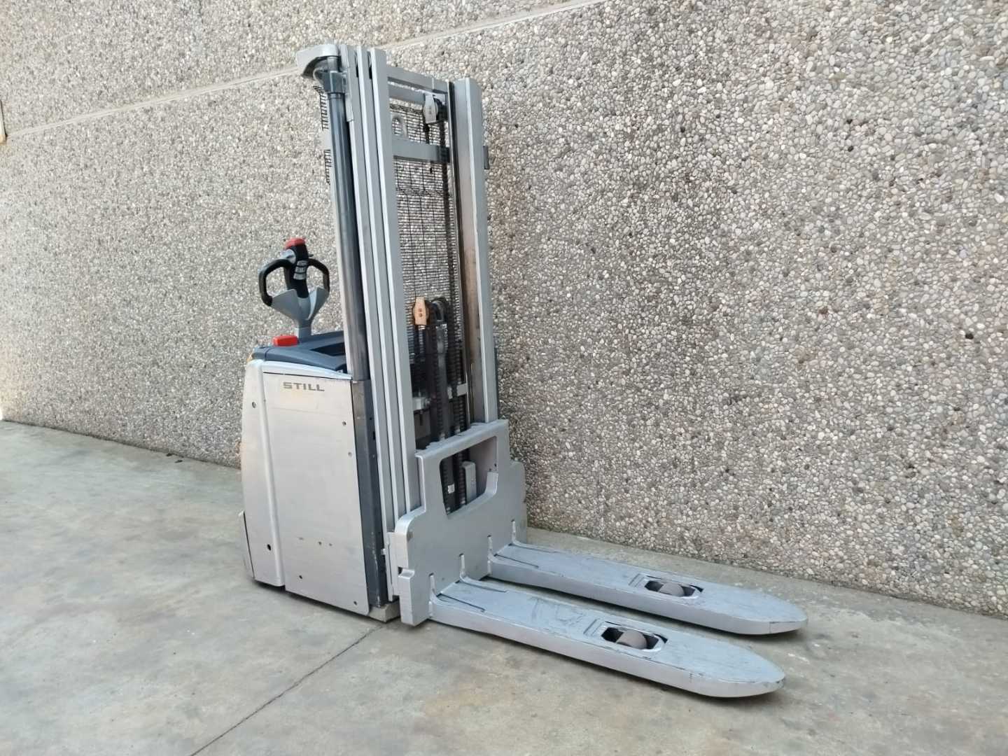 Used Forklift STILL EXV20 Balstdakšu krautņotājs ar dīseli (Image 4) Used Forklift STILL EXV20 Balstdakšu krautņotājs ar dīseli (Image 4)