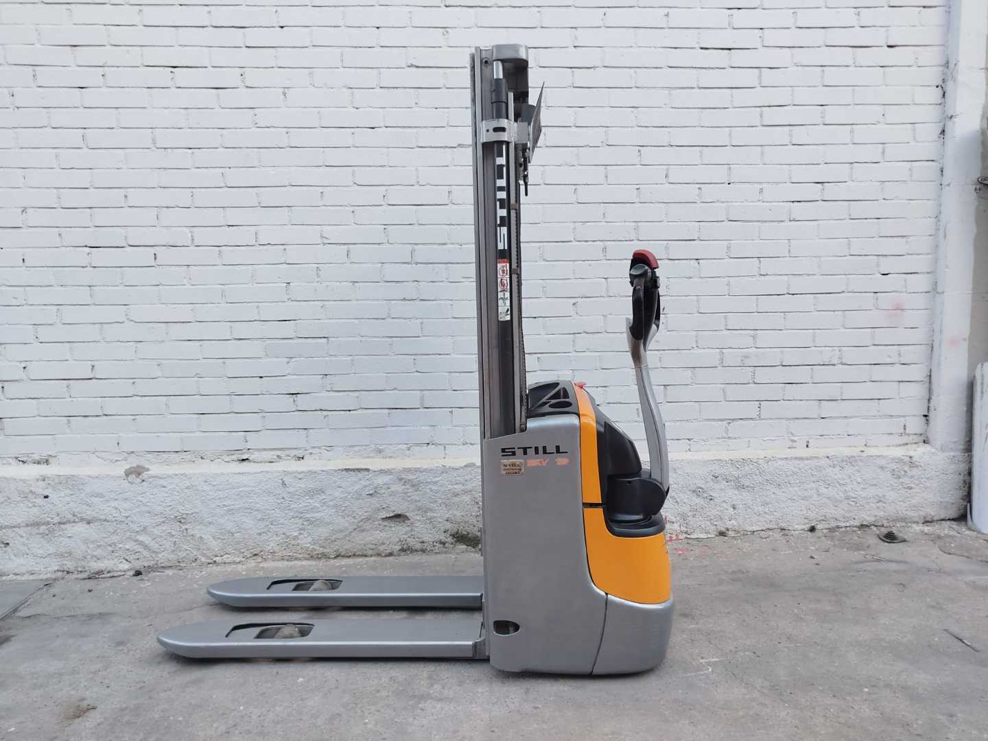 Used Forklift STILL EXV 10 Balstdakšu krautņotājs ar dīseli (Image 1) Used Forklift STILL EXV 10 Balstdakšu krautņotājs ar dīseli (Image 1)