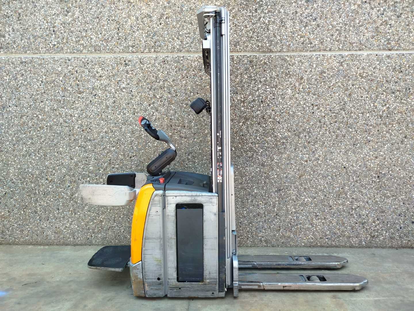 Used Forklift STILL EXV-SF14 Balstdakšu krautņotājs ar dīseli (Image 3) Used Forklift STILL EXV-SF14 Balstdakšu krautņotājs ar dīseli (Image 3)