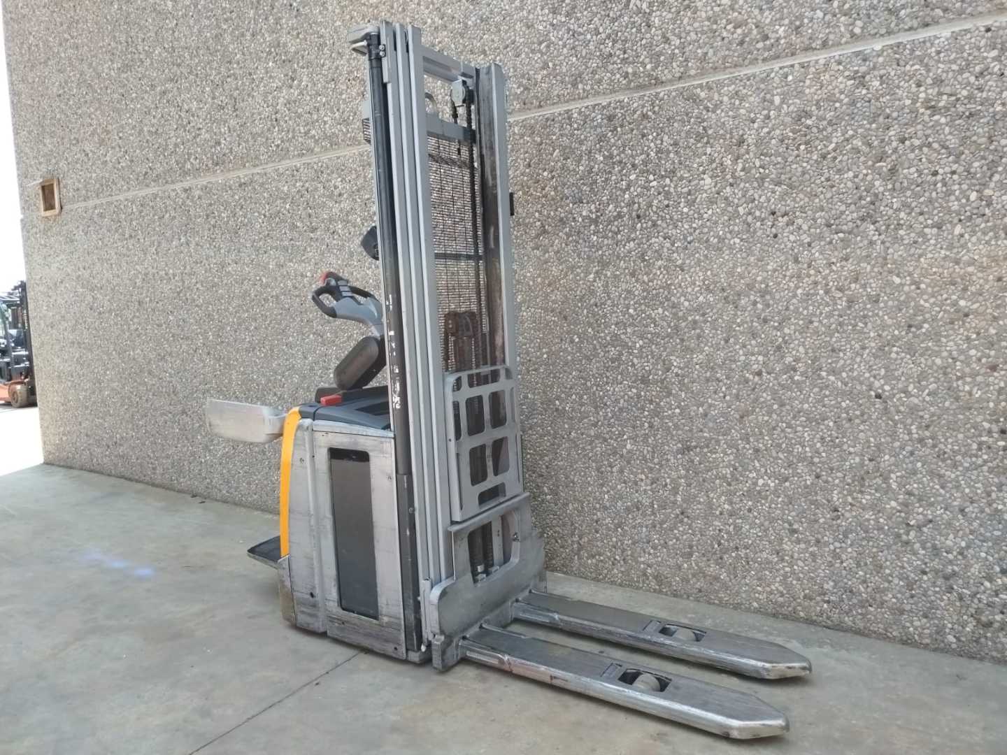 Used Forklift STILL EXV-SF14 Balstdakšu krautņotājs ar dīseli (Image 4) Used Forklift STILL EXV-SF14 Balstdakšu krautņotājs ar dīseli (Image 4)