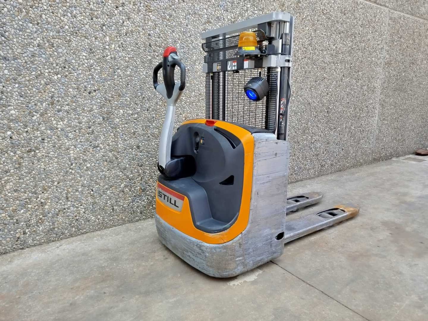 Used Forklift STILL EXV12 Balstdakšu krautņotājs ar dīseli (Image 1) Used Forklift STILL EXV12 Balstdakšu krautņotājs ar dīseli (Image 1)