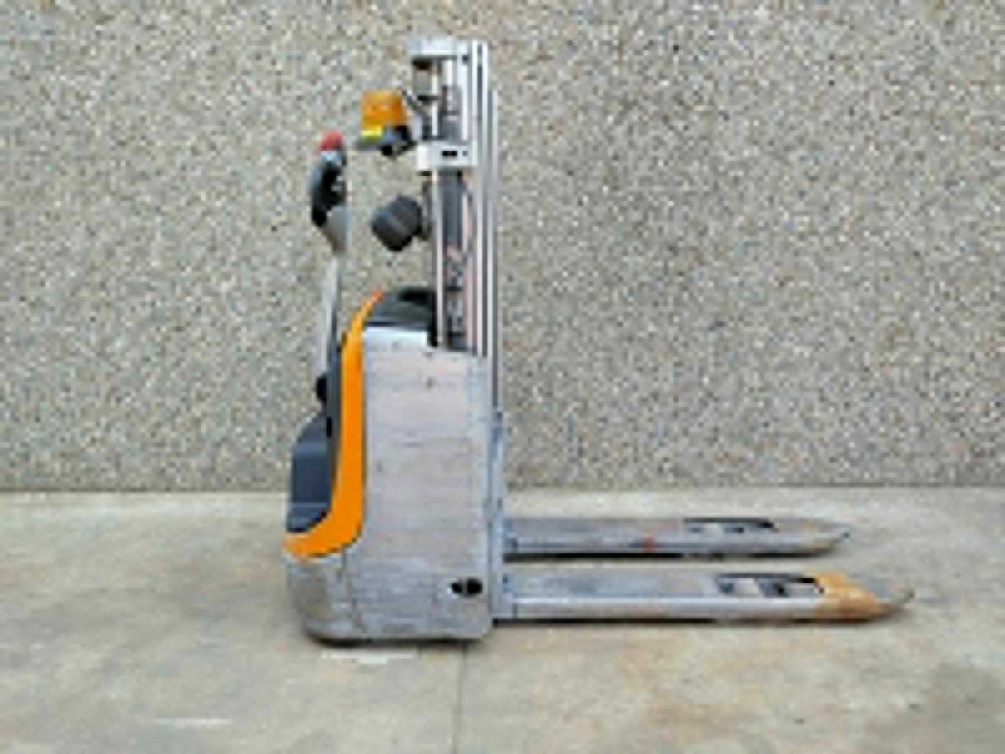 Used Forklift STILL EXV12 Balstdakšu krautņotājs ar dīseli (Image 2) Used Forklift STILL EXV12 Balstdakšu krautņotājs ar dīseli (Image 2)