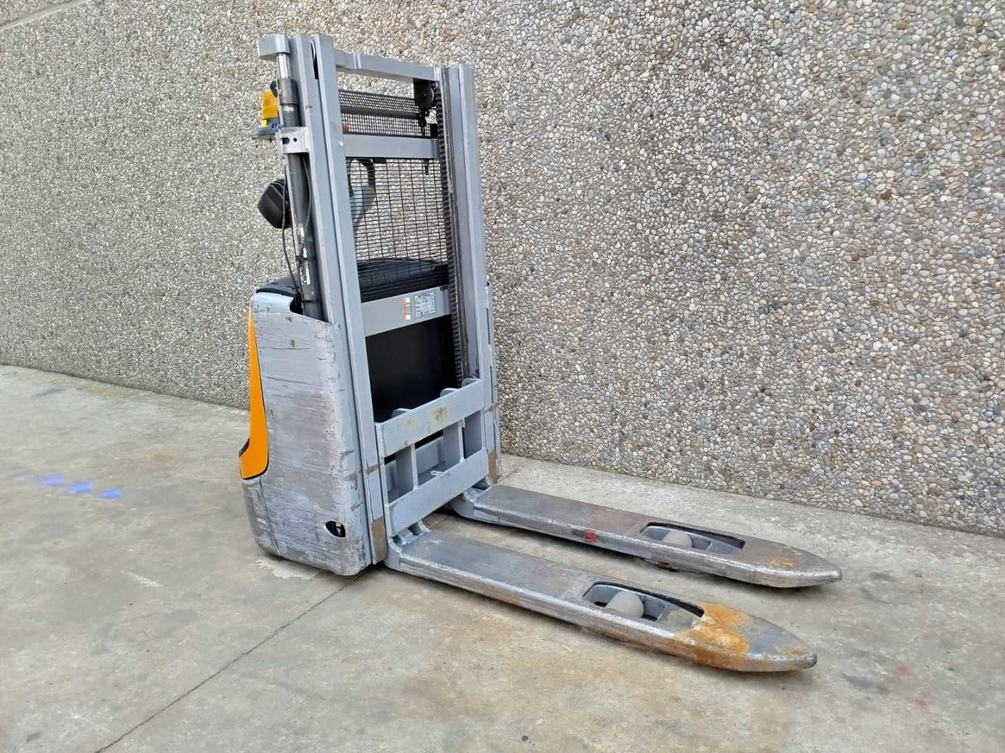 Used Forklift STILL EXV12 Balstdakšu krautņotājs ar dīseli (Image 3) Used Forklift STILL EXV12 Balstdakšu krautņotājs ar dīseli (Image 3)