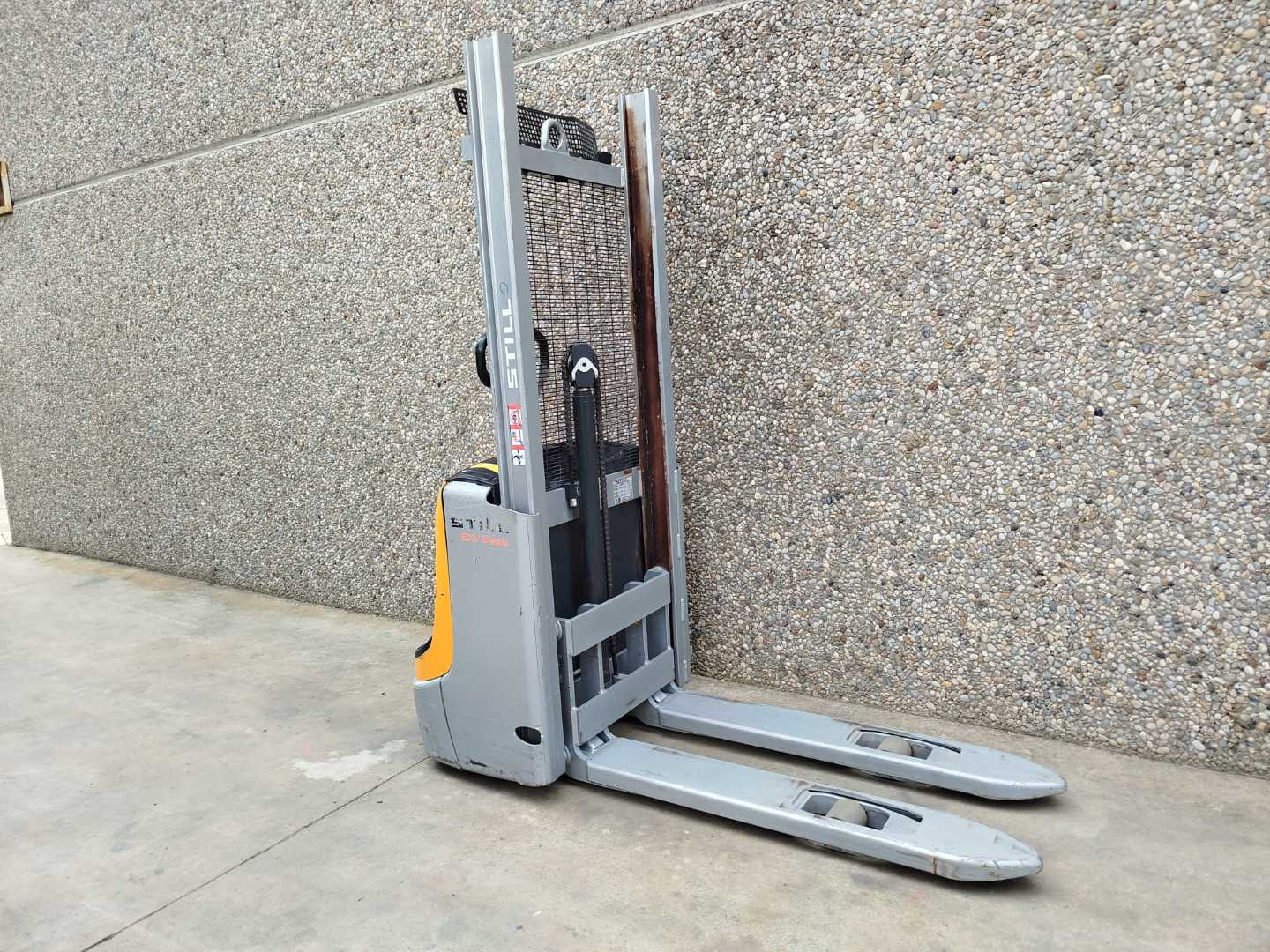 Used Forklift STILL EXV10 Basic Balstdakšu krautņotājs ar dīseli (Image 3) Used Forklift STILL EXV10 Basic Balstdakšu krautņotājs ar dīseli (Image 3)