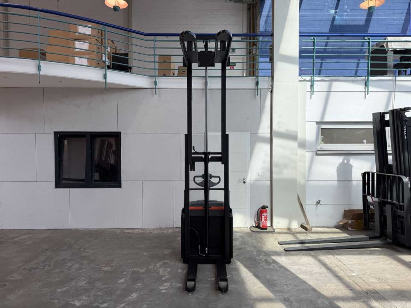 Used Forklift Toyota SWE 120 / 2150 Std. Balstdakšu krautņotājs ar dīseli (Image 5)