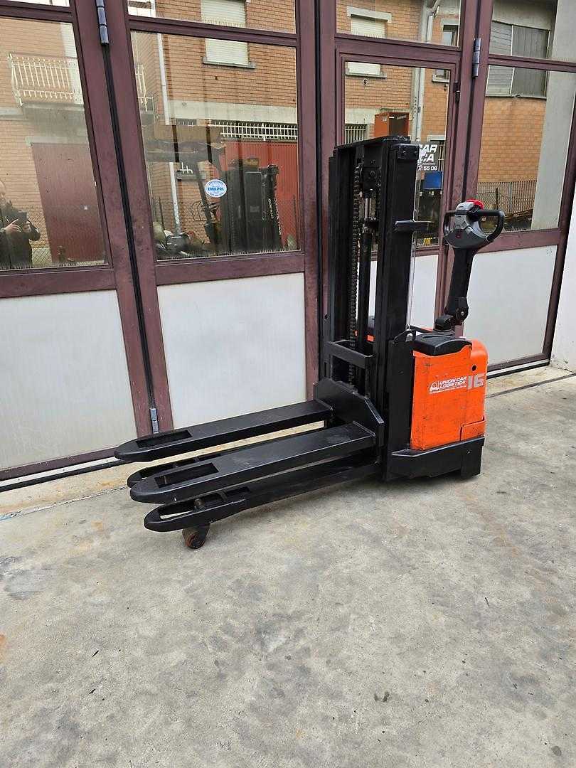 Used Forklift Toyota 7SM16D Balstdakšu krautņotājs ar dīseli (Image 2) Used Forklift Toyota 7SM16D Balstdakšu krautņotājs ar dīseli (Image 2)