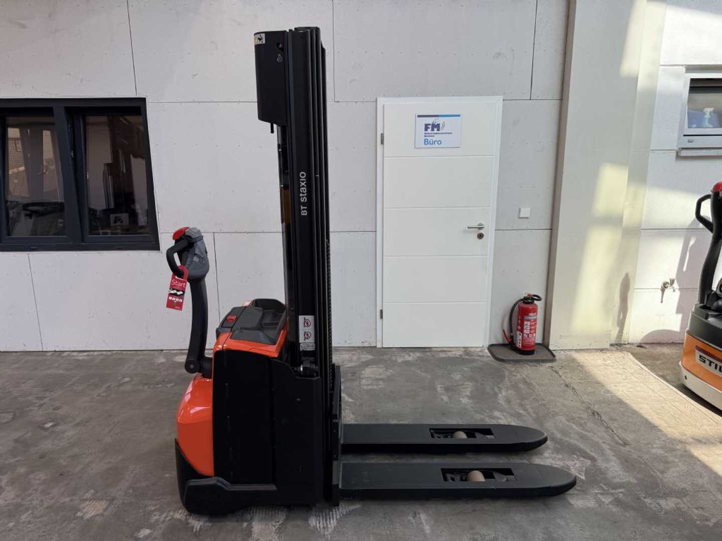 Used Forklift Toyota SWE 140 L / 2489 Std. / überholt Balstdakšu krautņotājs ar dīseli (Image 2) Used Forklift Toyota SWE 140 L / 2489 Std. / überholt Balstdakšu krautņotājs ar dīseli (Image 2)