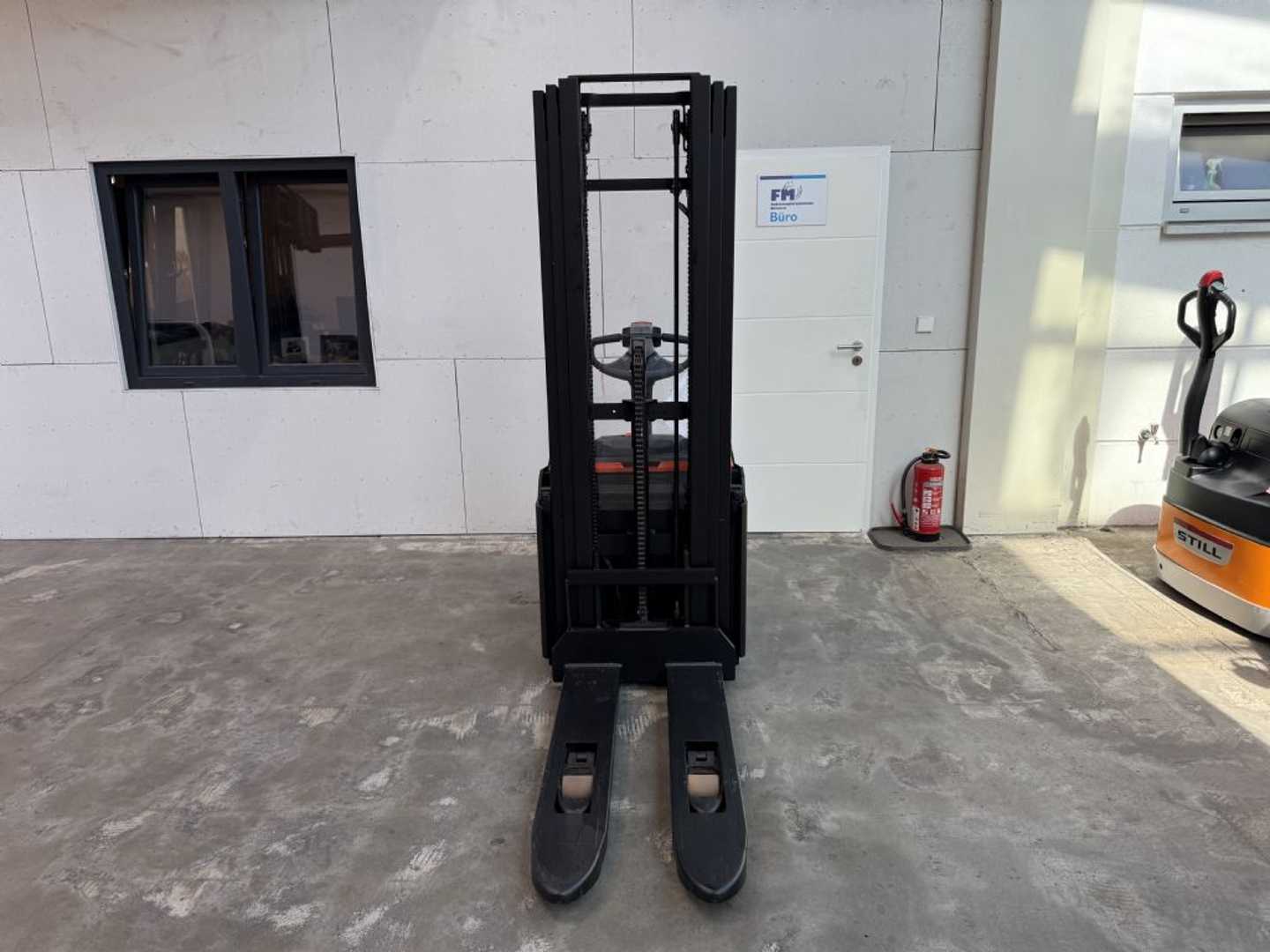 Used Forklift Toyota SWE 140 L / 2489 Std. / überholt Balstdakšu krautņotājs ar dīseli (Image 3) Used Forklift Toyota SWE 140 L / 2489 Std. / überholt Balstdakšu krautņotājs ar dīseli (Image 3)