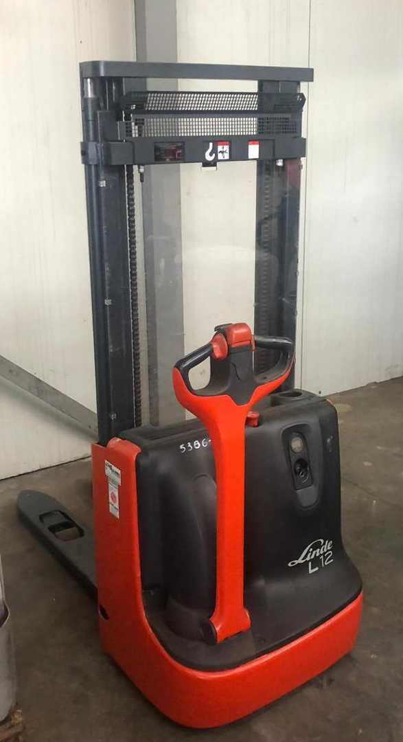 Used Forklift Linde L 12 Balstdakšu krautņotājs ar dīseli (Image 4) Used Forklift Linde L 12 Balstdakšu krautņotājs ar dīseli (Image 4)