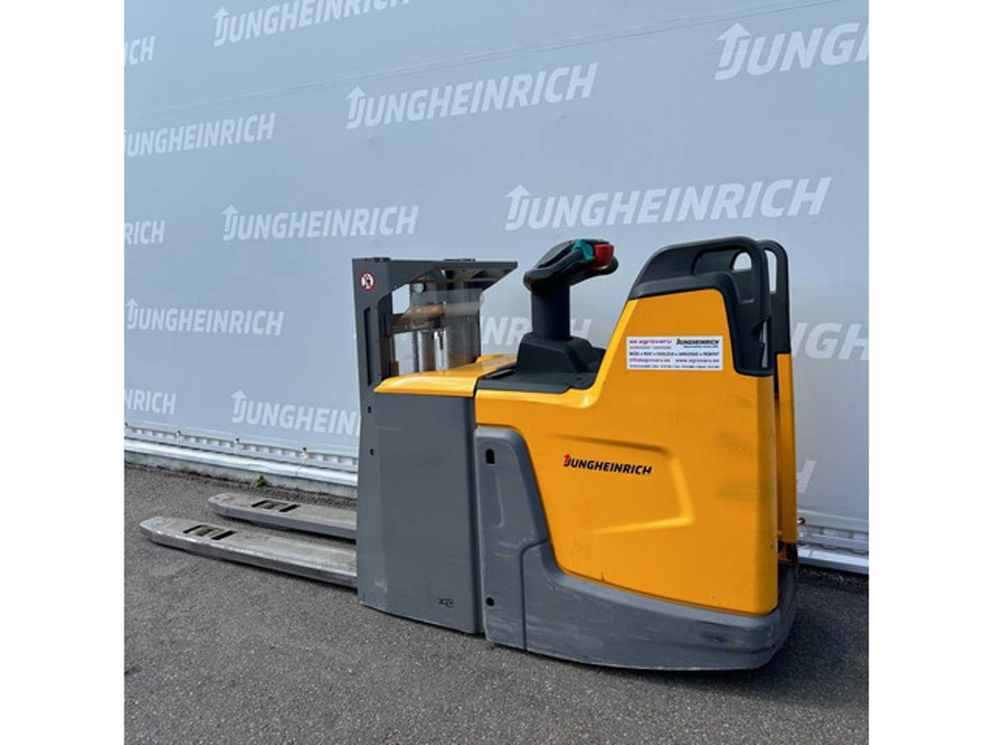 Used Forklift Jungheinrich ERD 220 1660 ZT 1400mm Balstdakšu krautņotājs (manuāla/ elektriska pacelšana) (Image 1) Used Forklift Jungheinrich ERD 220 1660 ZT 1400mm Balstdakšu krautņotājs (manuāla/ elektriska pacelšana) (Image 1)