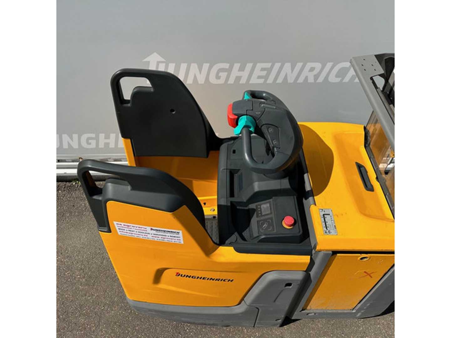 Used Forklift Jungheinrich ERD 220 1660 ZT 1400mm Balstdakšu krautņotājs (manuāla/ elektriska pacelšana) (Image 9) Used Forklift Jungheinrich ERD 220 1660 ZT 1400mm Balstdakšu krautņotājs (manuāla/ elektriska pacelšana) (Image 9)