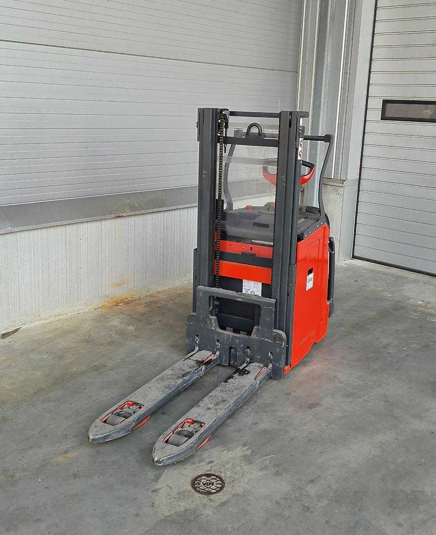 Used Forklift Linde D10AP - 1163 Balstdakšu krautņotājs (manuāla/ elektriska pacelšana) (Image 4) Used Forklift Linde D10AP - 1163 Balstdakšu krautņotājs (manuāla/ elektriska pacelšana) (Image 4)