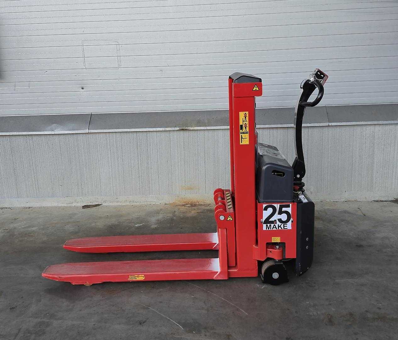 Used Forklift Logitrans SELFM 1003 Balstdakšu krautņotājs (manuāla/ elektriska pacelšana) (Image 1) Used Forklift Logitrans SELFM 1003 Balstdakšu krautņotājs (manuāla/ elektriska pacelšana) (Image 1)