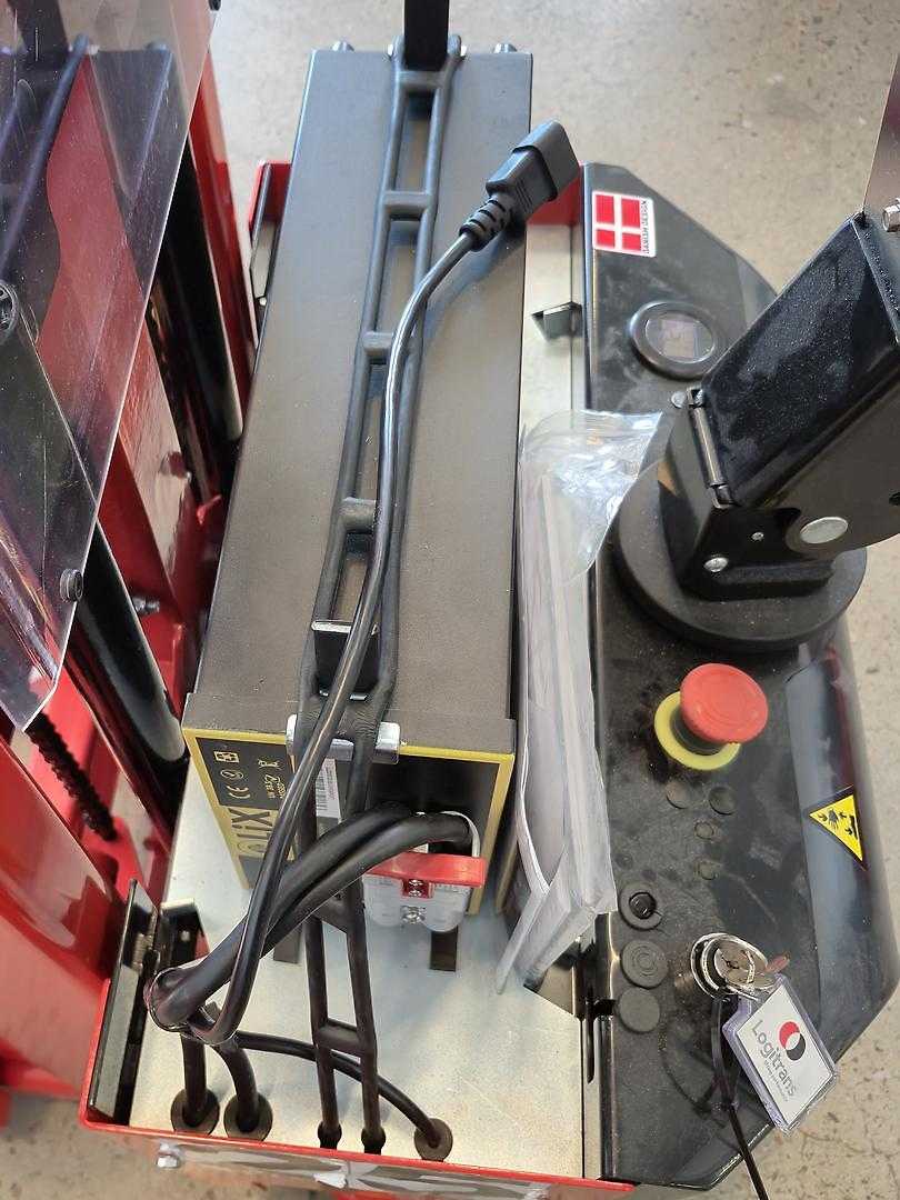 Used Forklift Logitrans SELFM 1003 Balstdakšu krautņotājs (manuāla/ elektriska pacelšana) (Image 5) Used Forklift Logitrans SELFM 1003 Balstdakšu krautņotājs (manuāla/ elektriska pacelšana) (Image 5)