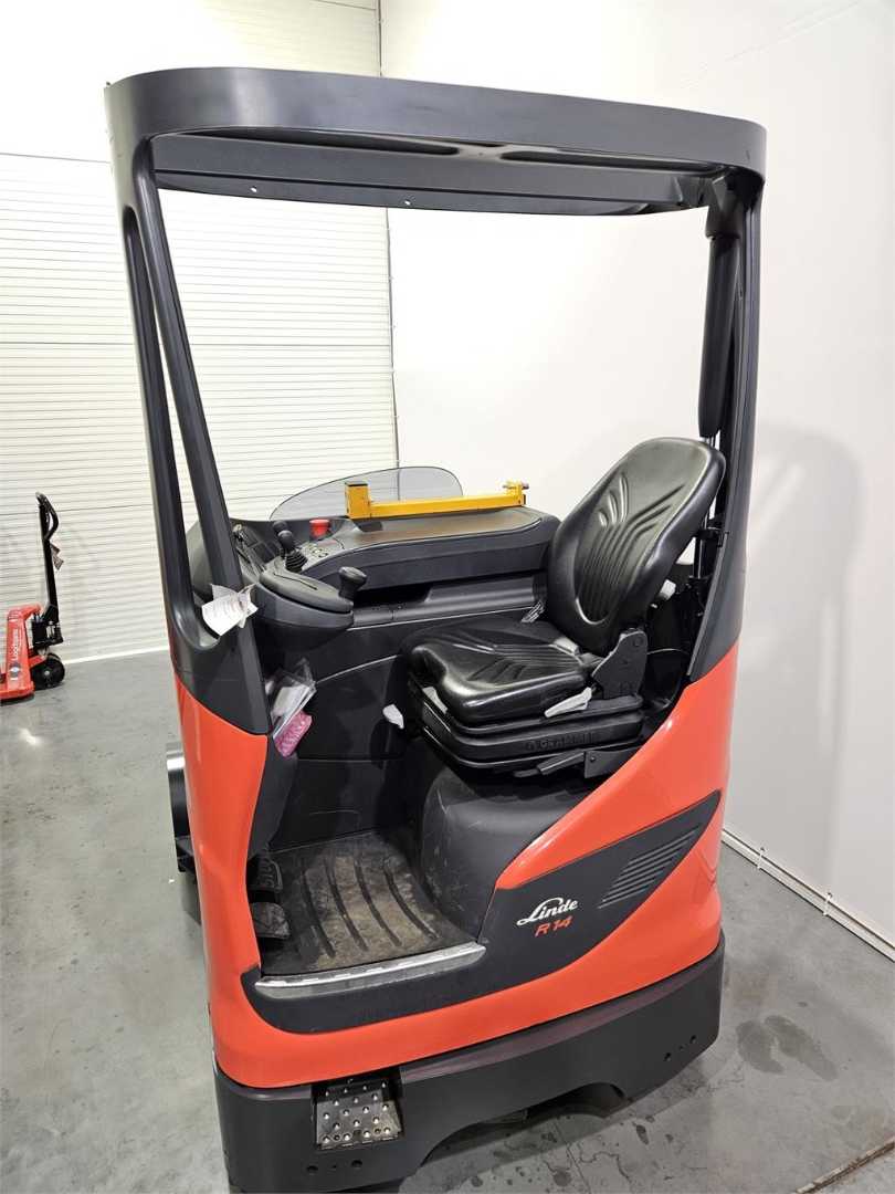 Used Forklift Linde R14G Bīdmasta iekrāvējs (Image 3) Used Forklift Linde R14G Bīdmasta iekrāvējs (Image 3)