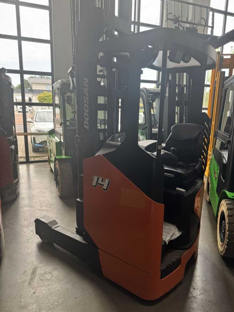Used Forklift Doosan BR14JW-9 Bīdmasta iekrāvējs (Image 2) Used Forklift Doosan BR14JW-9 Bīdmasta iekrāvējs (Image 2)