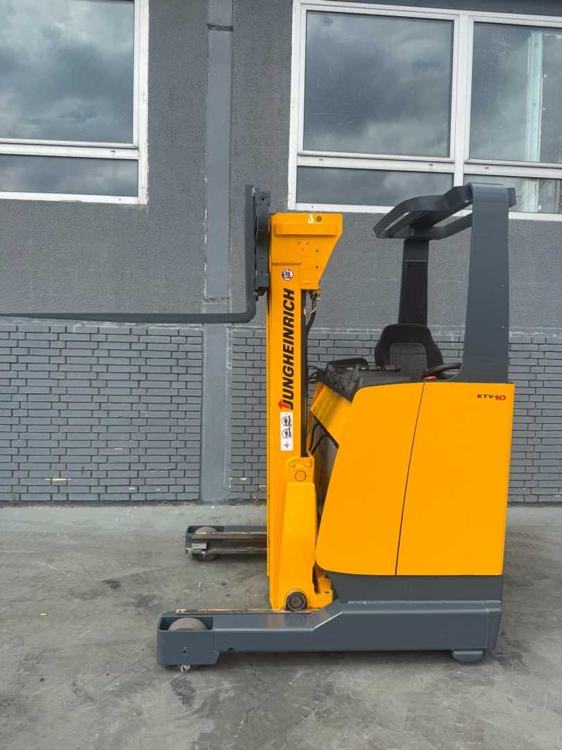 Used Forklift Jungheinrich ETV 10 Baujahr 1998 / Stunden 13582 Akku 2016 Bīdmasta iekrāvējs (Image 2) Used Forklift Jungheinrich ETV 10 Baujahr 1998 / Stunden 13582 Akku 2016 Bīdmasta iekrāvējs (Image 2)