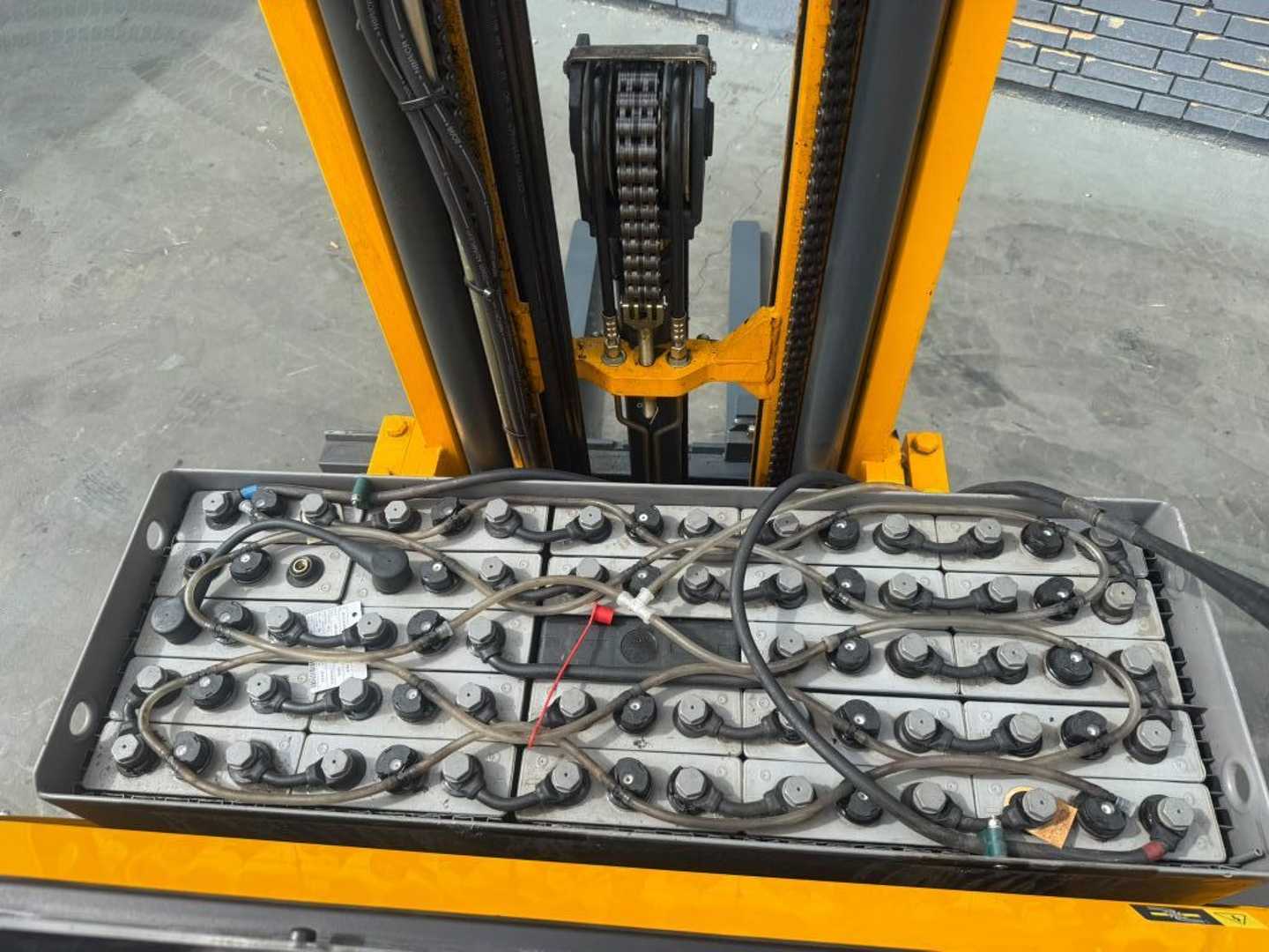 Used Forklift Jungheinrich ETV 10 Baujahr 1998 / Stunden 13582 Akku 2016 Bīdmasta iekrāvējs (Image 5) Used Forklift Jungheinrich ETV 10 Baujahr 1998 / Stunden 13582 Akku 2016 Bīdmasta iekrāvējs (Image 5)