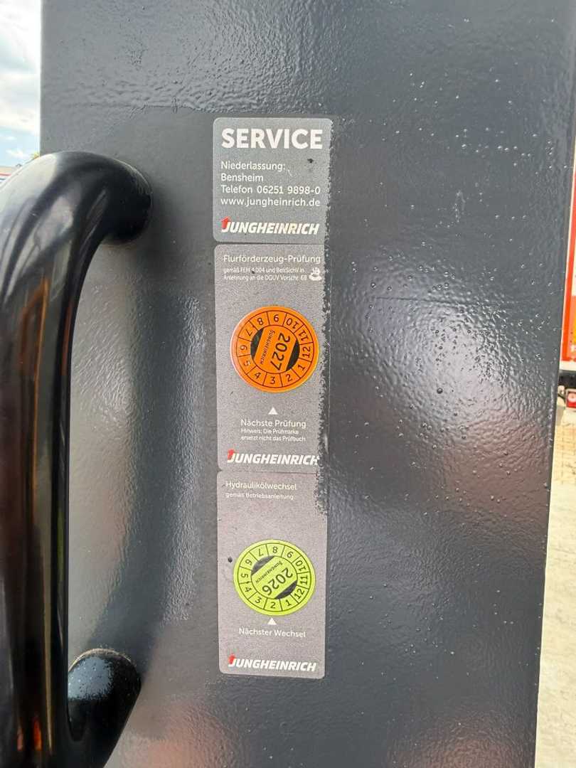 Used Forklift Jungheinrich ETV 10 Baujahr 1998 / Stunden 13582 Akku 2016 Bīdmasta iekrāvējs (Image 8) Used Forklift Jungheinrich ETV 10 Baujahr 1998 / Stunden 13582 Akku 2016 Bīdmasta iekrāvējs (Image 8)