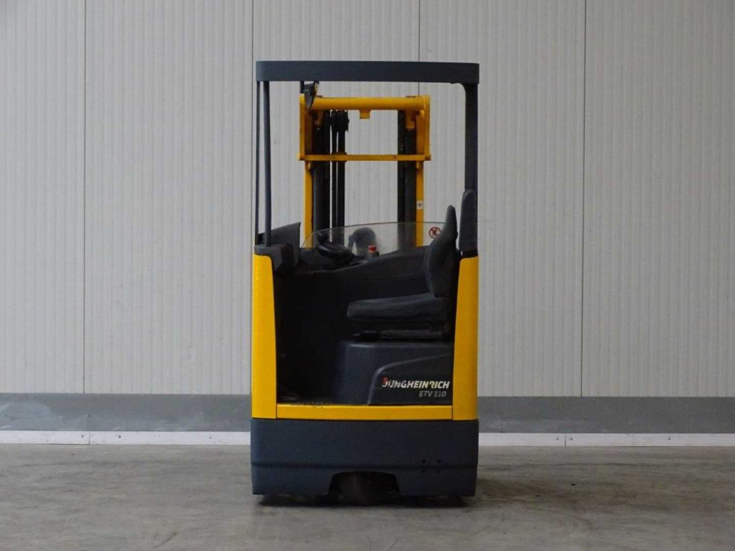 Used Forklift Jungheinrich ETV110 - TRIPLEX Bīdmasta iekrāvējs (Image 6) Used Forklift Jungheinrich ETV110 - TRIPLEX Bīdmasta iekrāvējs (Image 6)