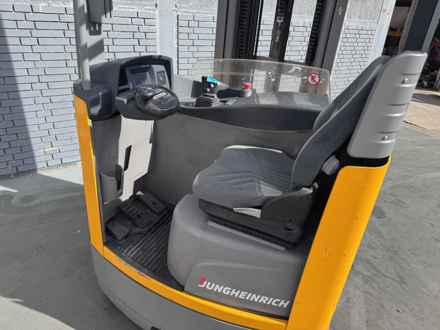 Used Forklift Jungheinrich ETV 214 Baujahr 2020 / Stunden 3356 HH 7700 Bīdmasta iekrāvējs (Image 5) Used Forklift Jungheinrich ETV 214 Baujahr 2020 / Stunden 3356 HH 7700 Bīdmasta iekrāvējs (Image 5)