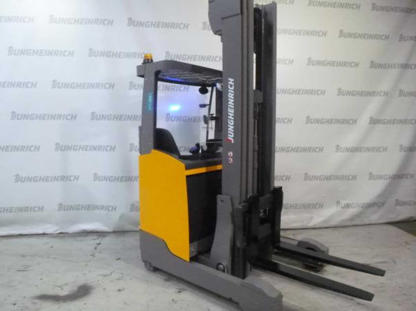 Used Forklift Jungheinrich ETV 214 SP E GE 100-680 DZ Bīdmasta iekrāvējs (Image 1) Used Forklift Jungheinrich ETV 214 SP E GE 100-680 DZ Bīdmasta iekrāvējs (Image 1)