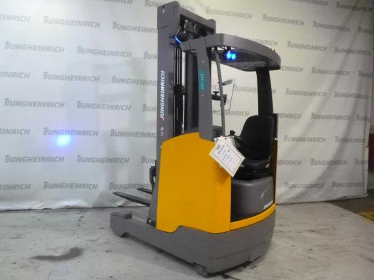 Used Forklift Jungheinrich ETV 214 SP E GE 100-680 DZ Bīdmasta iekrāvējs (Image 2) Used Forklift Jungheinrich ETV 214 SP E GE 100-680 DZ Bīdmasta iekrāvējs (Image 2)