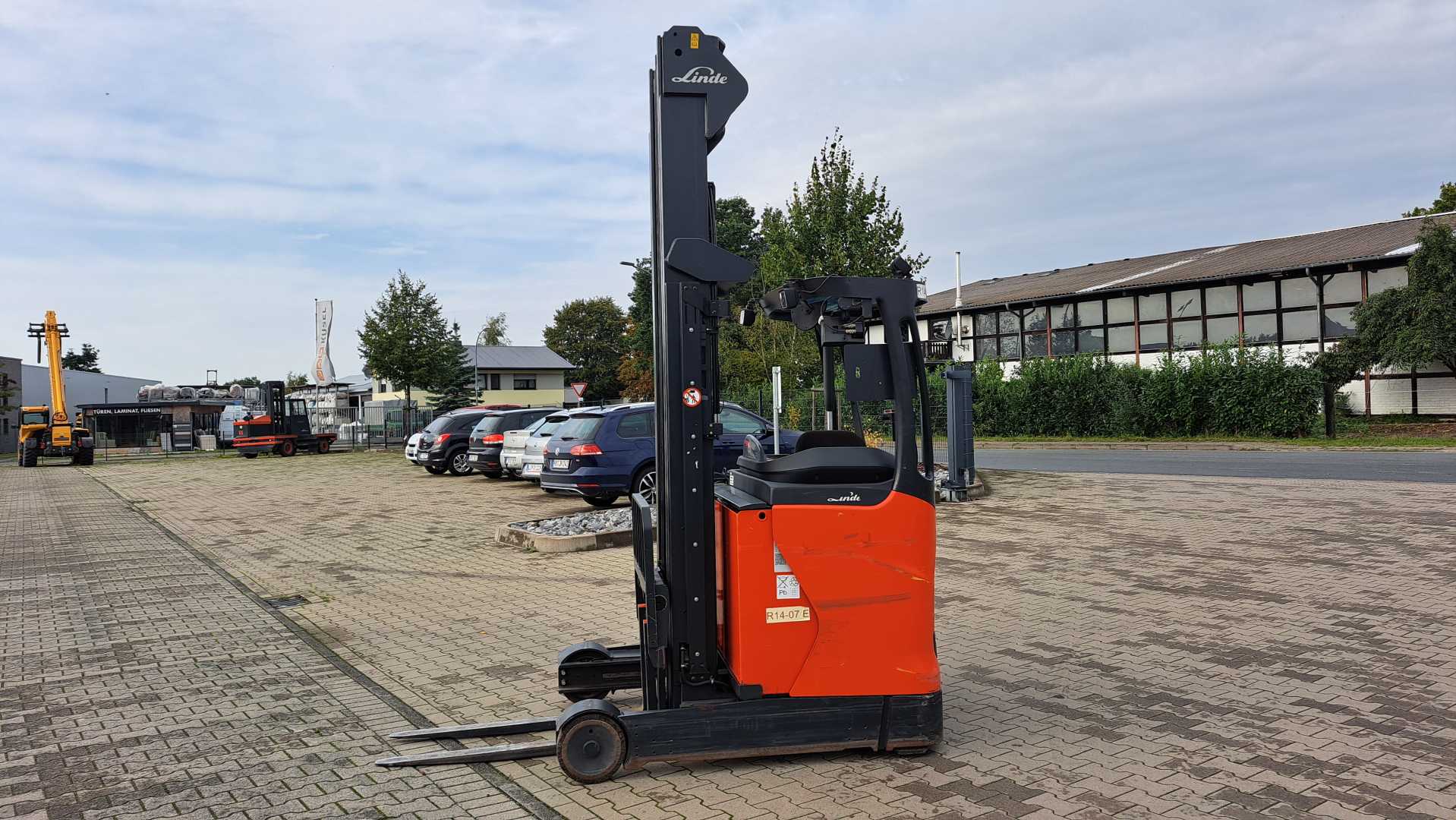 Used Forklift Linde R14 Bīdmasta iekrāvējs (Image 2) Used Forklift Linde R14 Bīdmasta iekrāvējs (Image 2)