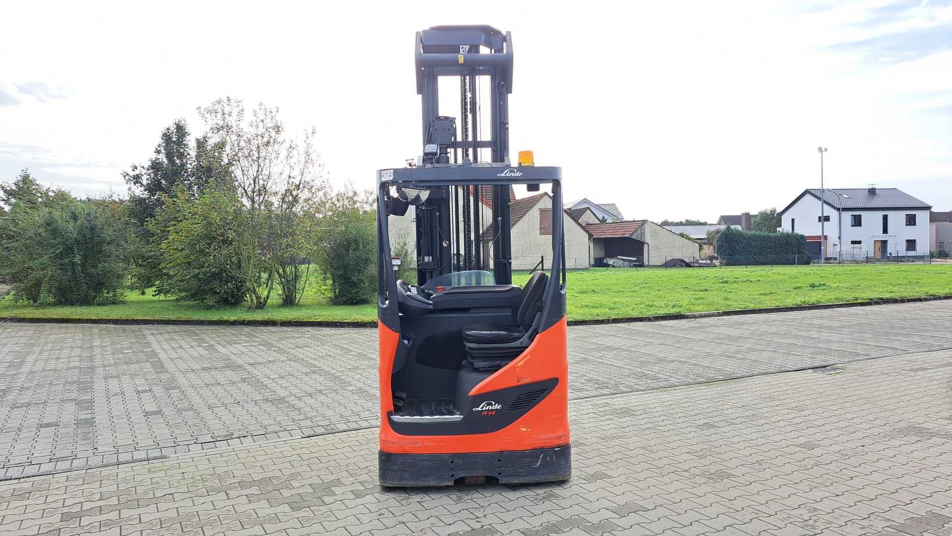 Used Forklift Linde R14 Bīdmasta iekrāvējs (Image 10) Used Forklift Linde R14 Bīdmasta iekrāvējs (Image 10)