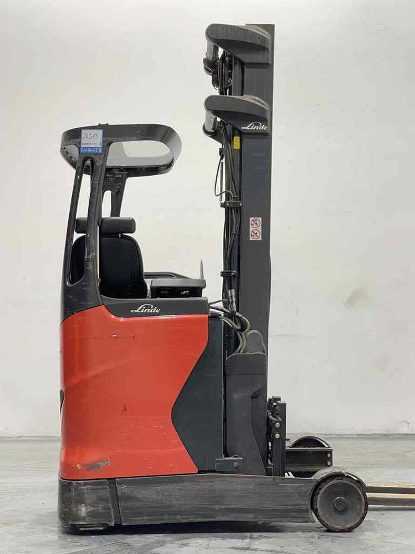 Used Forklift Linde R10B-01-1120 Bīdmasta iekrāvējs (Image 3) Used Forklift Linde R10B-01-1120 Bīdmasta iekrāvējs (Image 3)