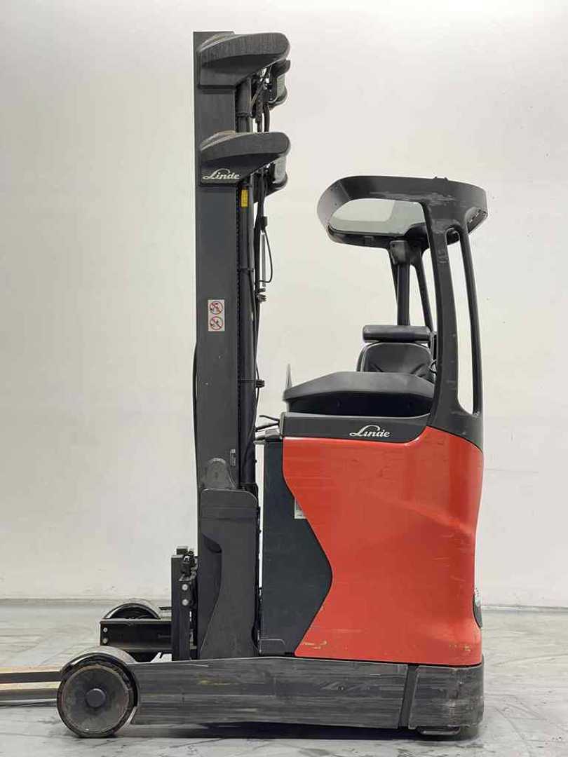 Used Forklift Linde R10B-01-1120 Bīdmasta iekrāvējs (Image 4) Used Forklift Linde R10B-01-1120 Bīdmasta iekrāvējs (Image 4)