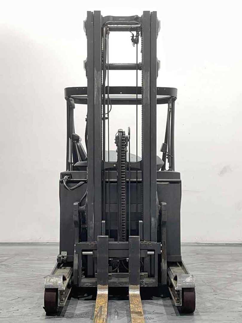 Used Forklift Linde R10B-01-1120 Bīdmasta iekrāvējs (Image 5) Used Forklift Linde R10B-01-1120 Bīdmasta iekrāvējs (Image 5)
